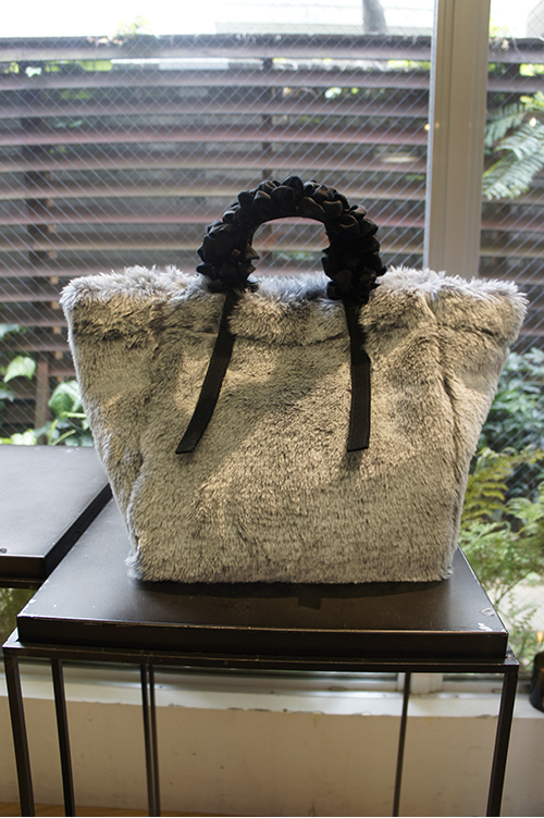 LODLOW_グレープハンドルバッグ_フェイクファー_Gray