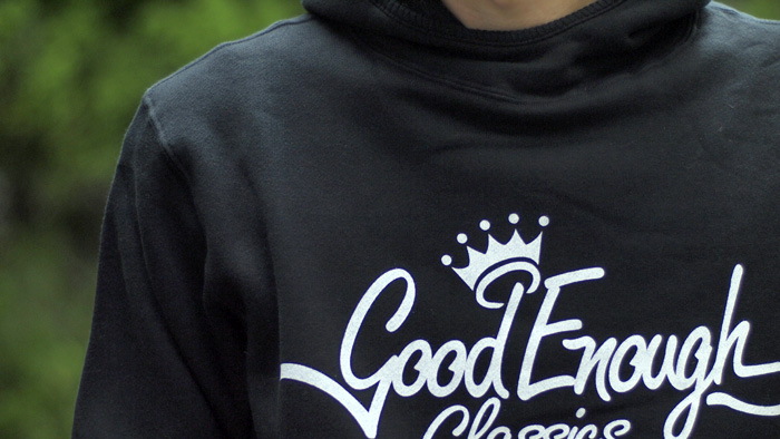 GOODENOUGH_CLASSICS_LOGO_VENTED_HOODIE_1