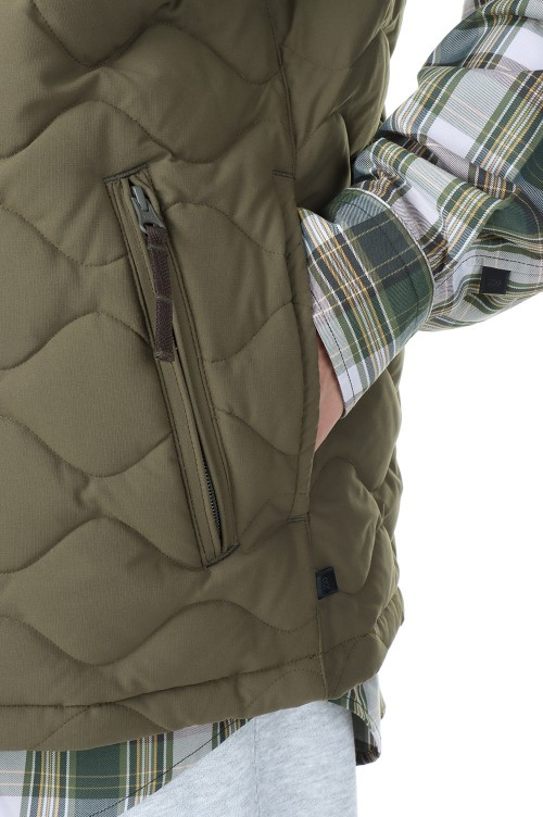 ジャケット・アウター TECH QUILT STAND COLLAR LINER VEST TECH QUILT STAND COLLAR LINER VEST - OLIVE (BJ-24022W