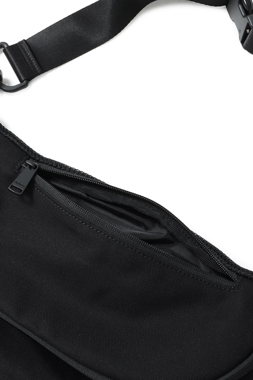 Exclusive】Jun Mikami x Wild Things Pouch Bag -Black | セレクト