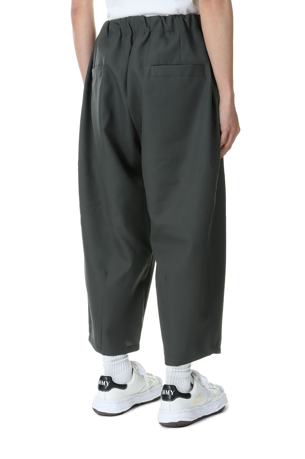 is-ness GABARDINE ONE TUCK PANTS
