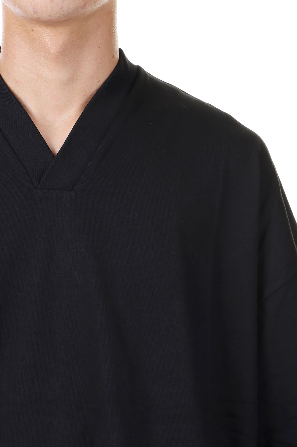 【ESSENTIALS】ESSENTIALS V-NECK / BLACK(125SU244210F) ESSENTIALS V-NECK / BLACK(125SU244210F) | セレクトショップ