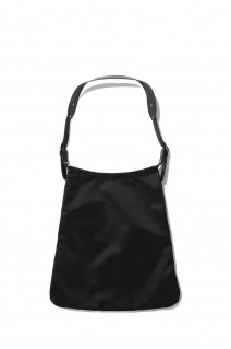 TRIANGLE SHOULDER L 66NY / BLACK（B03-00622-F）