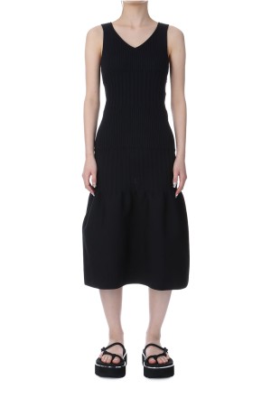 新作FLUTED V-NECK SLEEVELESS MERMAID DRESS