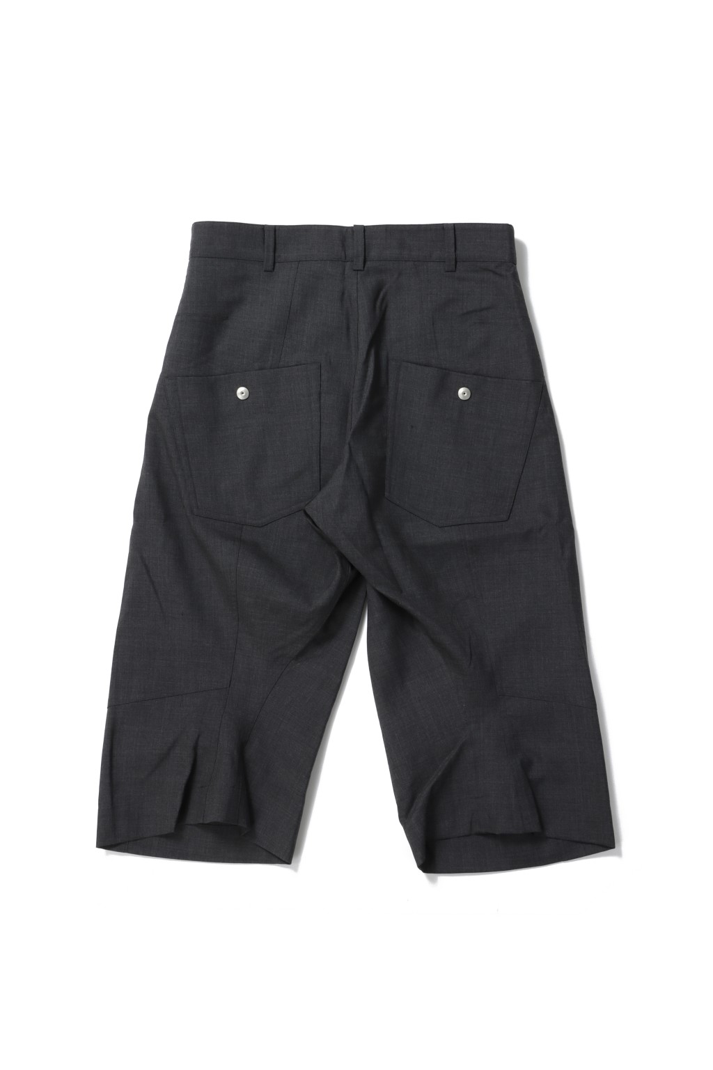 KNEE DARTED FLARE SHORTS - GREY (SS25-TRS-105-01) | セレクト