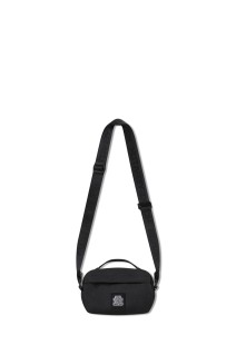 OG LABEL SHOULDER POUCH/ BLACK (BEPSS25AC62)