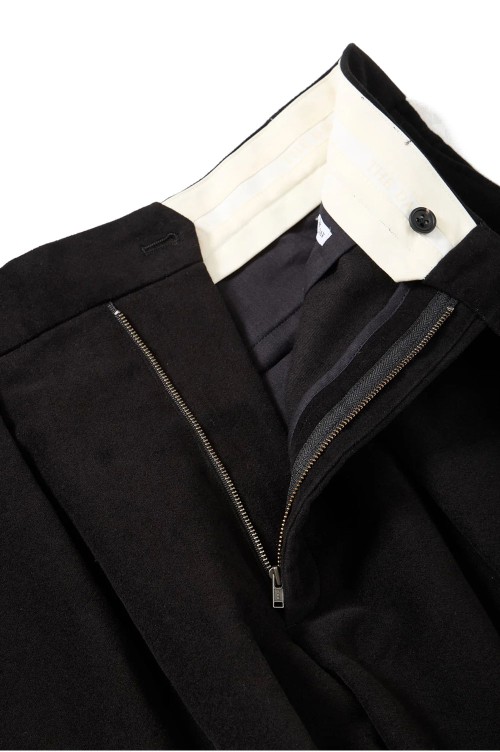 MOLESKIN PLEATED TROUSERS / BLACK (D25MS-04002) | セレクトショップ